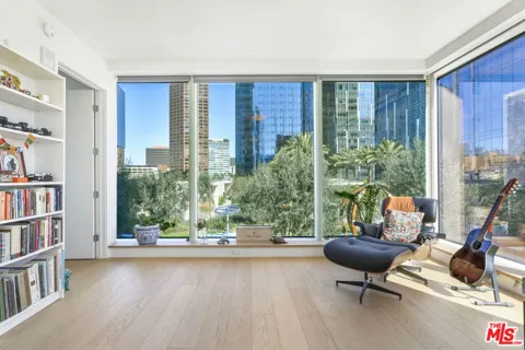 889 Francisco Street #909