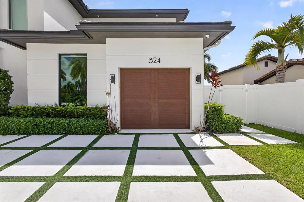 824 Shore Drive North Palm Beach, FL 33408