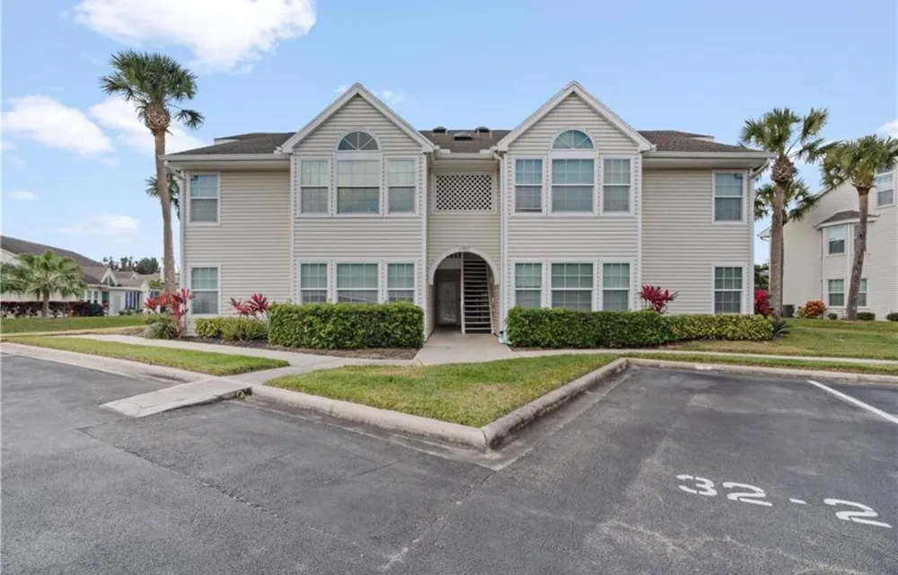 1907 Aynsley Way #32-2 Vero Beach, FL 32966
