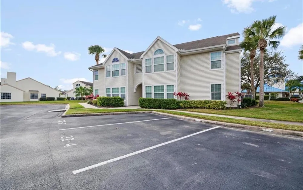 1907 Aynsley Way #32-2 Vero Beach, FL 32966