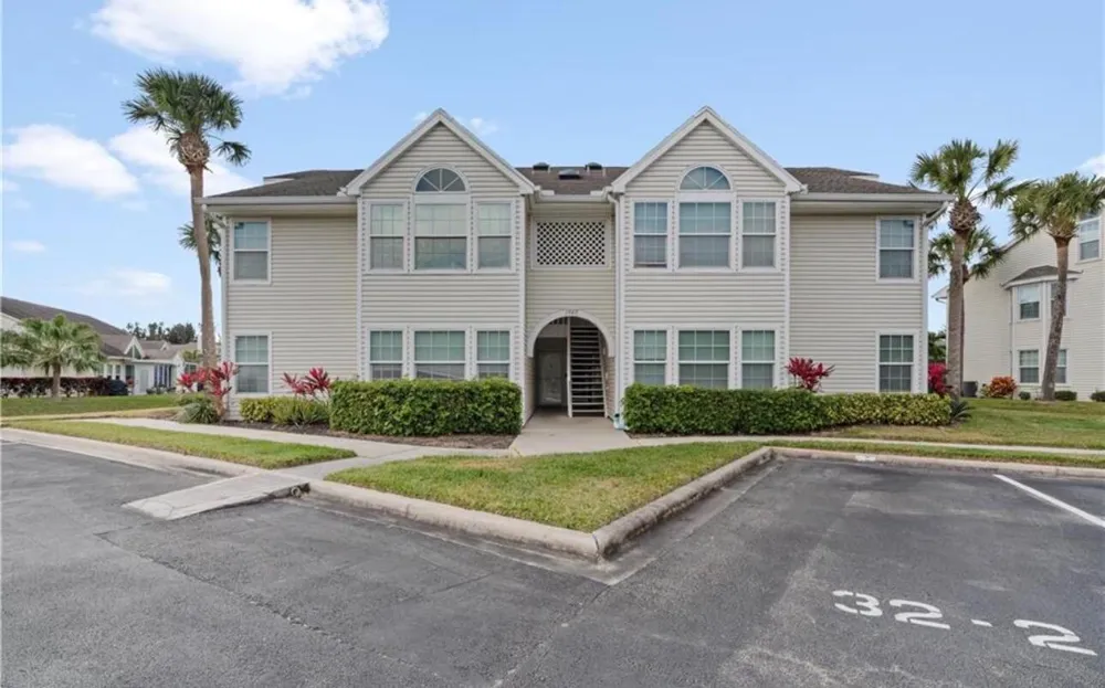 1907 Aynsley Way #32-2 Vero Beach, FL 32966