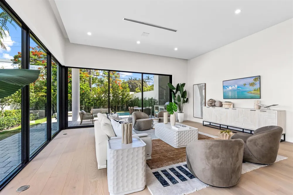 723 Lake Avenue Delray Beach, FL 33483