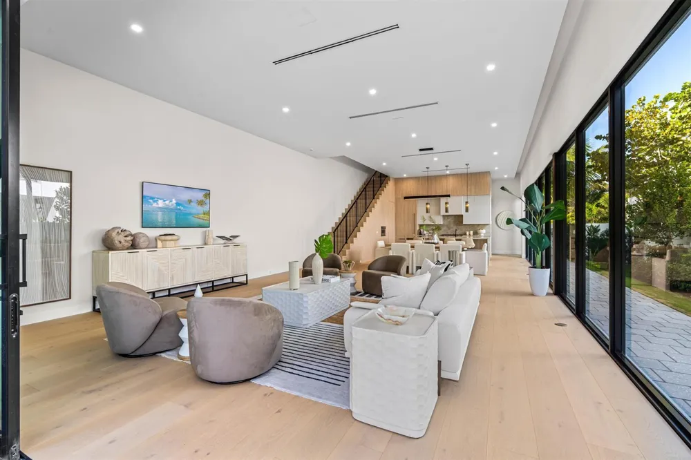 723 Lake Avenue Delray Beach, FL 33483