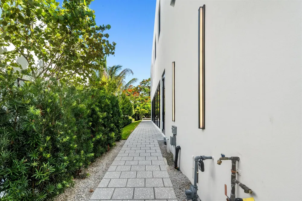 723 Lake Avenue Delray Beach, FL 33483