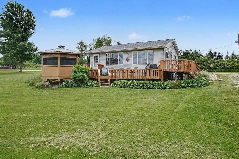 3452 W Lake Drive Orient Township, MI 49679