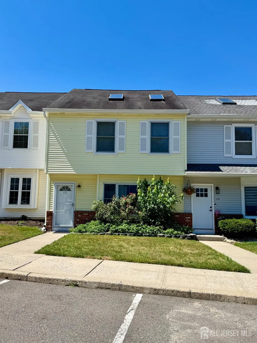 121 Joan Court Jackson, NJ 08527