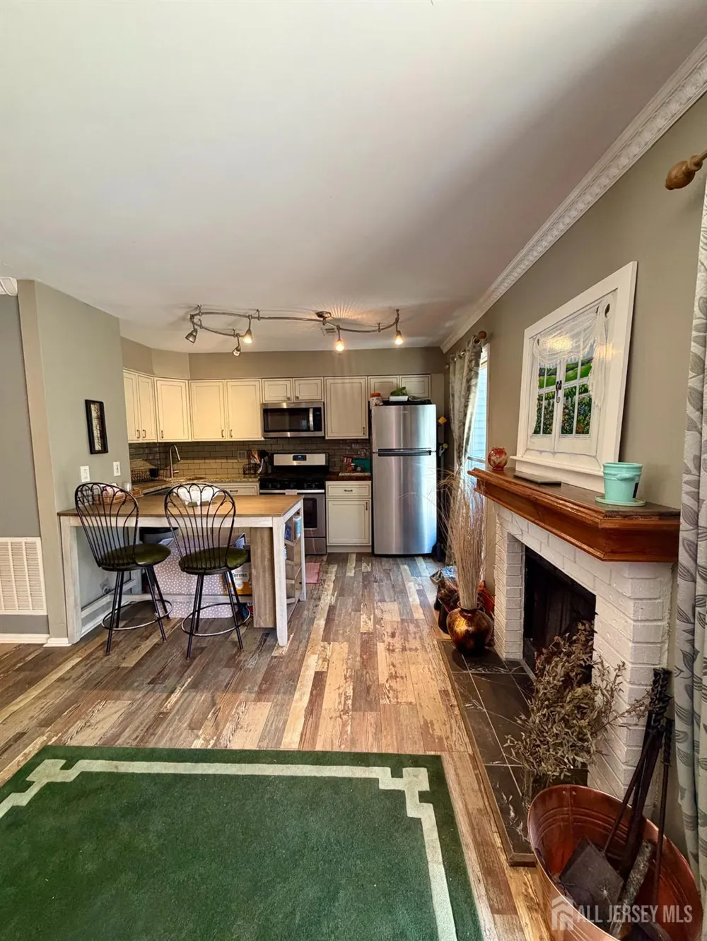 121 Joan Court Jackson, NJ 08527