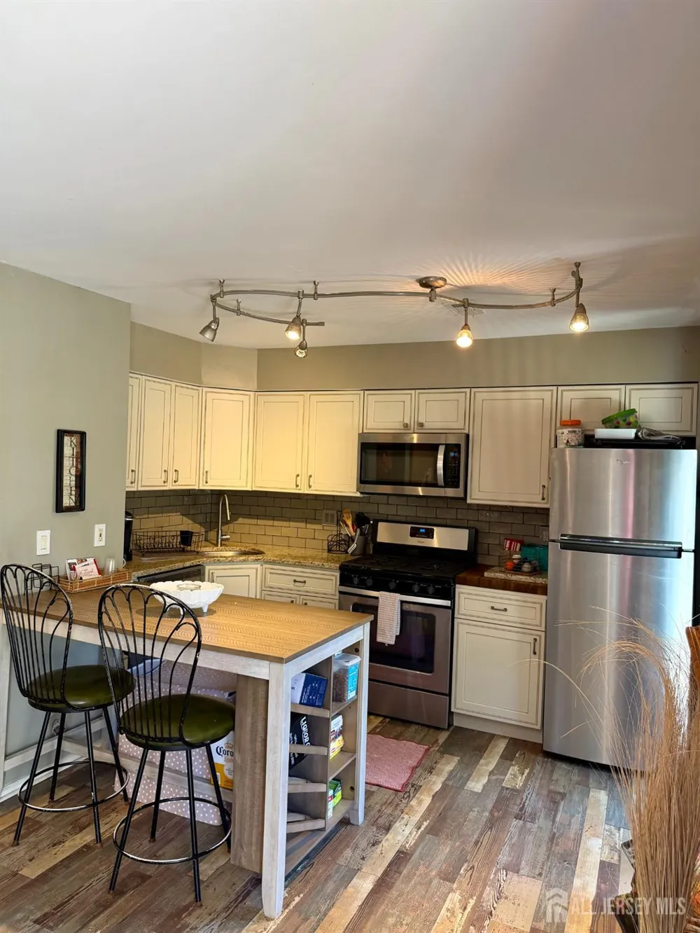 121 Joan Court Jackson, NJ 08527
