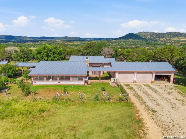 18954 STATE HIGHWAY 16 N Medina, TX 78055