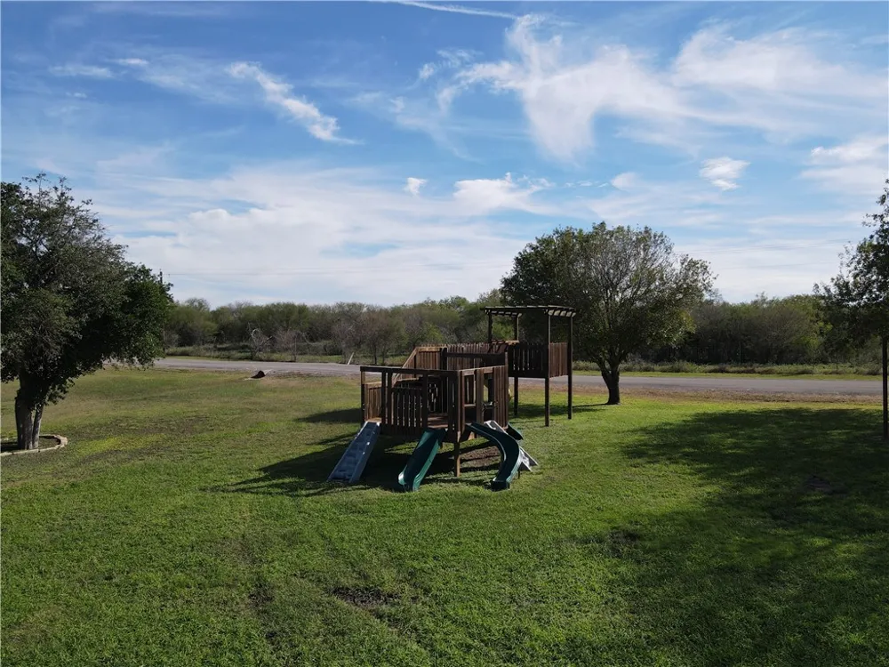 9 Nakishwana Cir Sandia, TX 78383