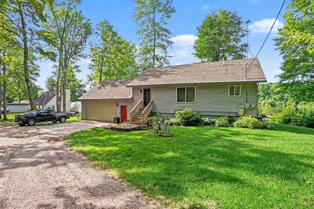 9039 E Ensign Court Hesperia, MI 49421