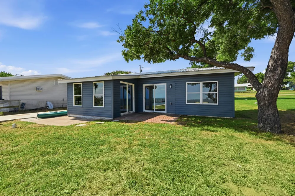 819 Lakeshore Loop Tow, TX 78672