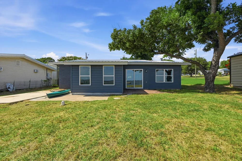 819 Lakeshore Loop Tow, TX 78672