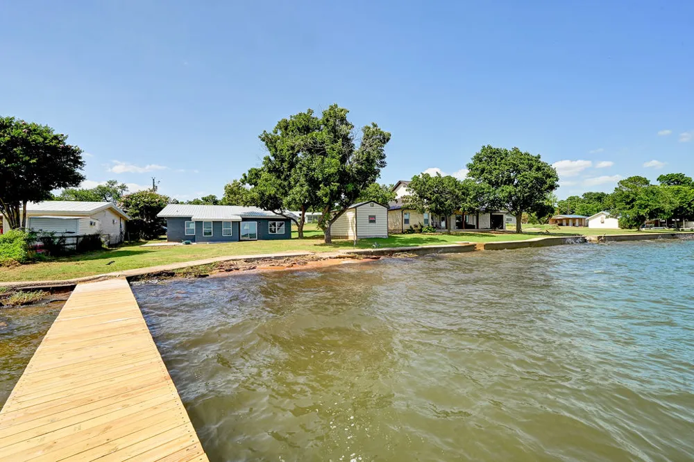 819 Lakeshore Loop Tow, TX 78672