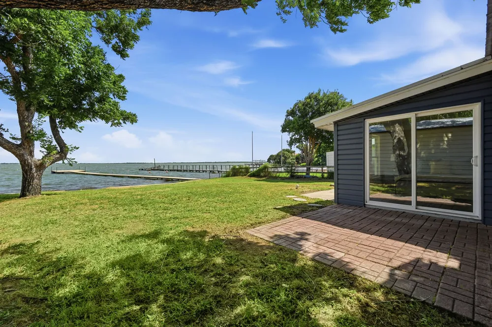 819 Lakeshore Loop Tow, TX 78672