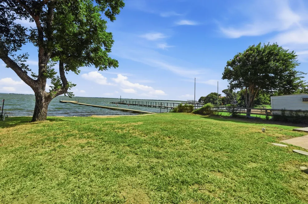 819 Lakeshore Loop Tow, TX 78672