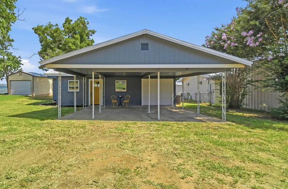 819 Lakeshore Loop Tow, TX 78672
