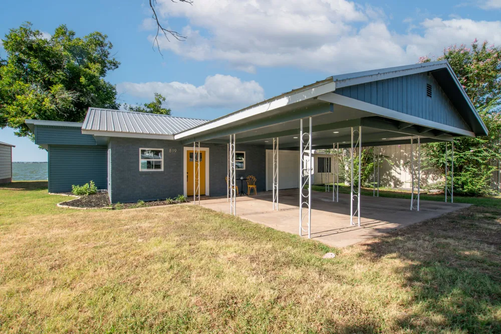 819 Lakeshore Loop Tow, TX 78672