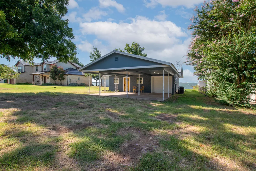 819 Lakeshore Loop Tow, TX 78672