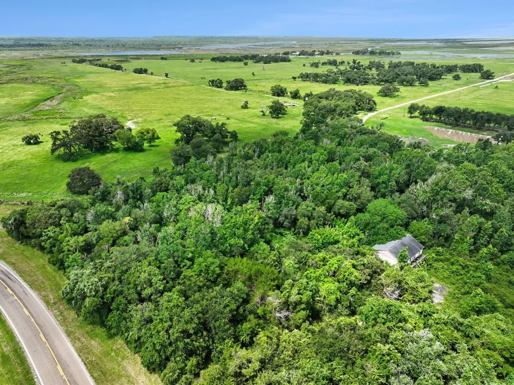 4 Fm 562 Anahuac, TX 77514