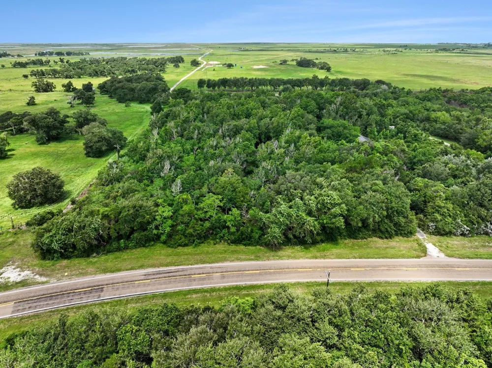 4 Fm 562 Anahuac, TX 77514