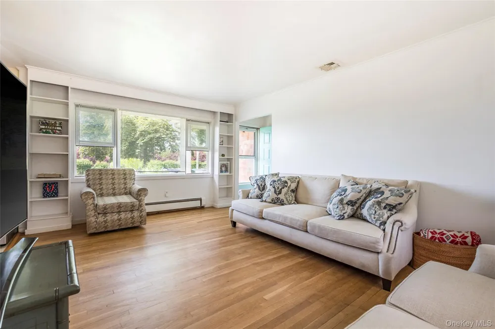 27 West Side Avenue East Quogue, NY 11942