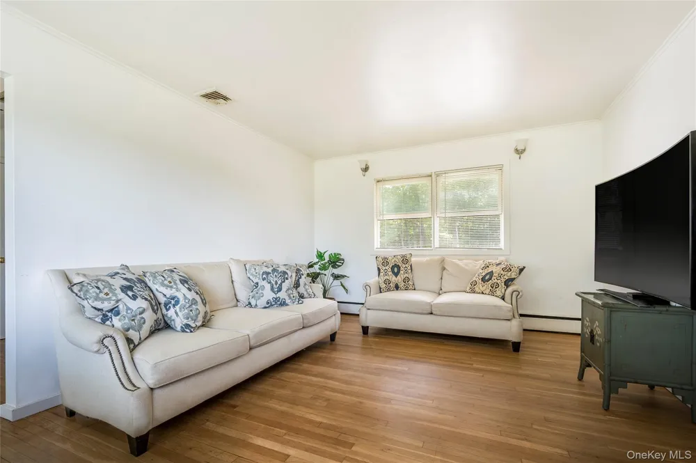 27 West Side Avenue East Quogue, NY 11942