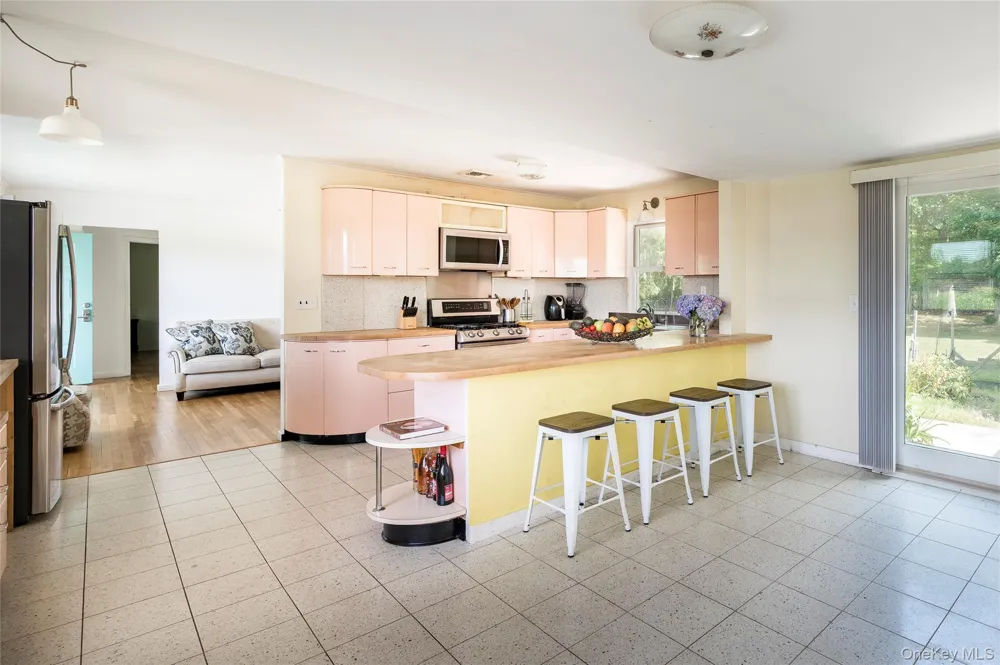 27 West Side Avenue East Quogue, NY 11942
