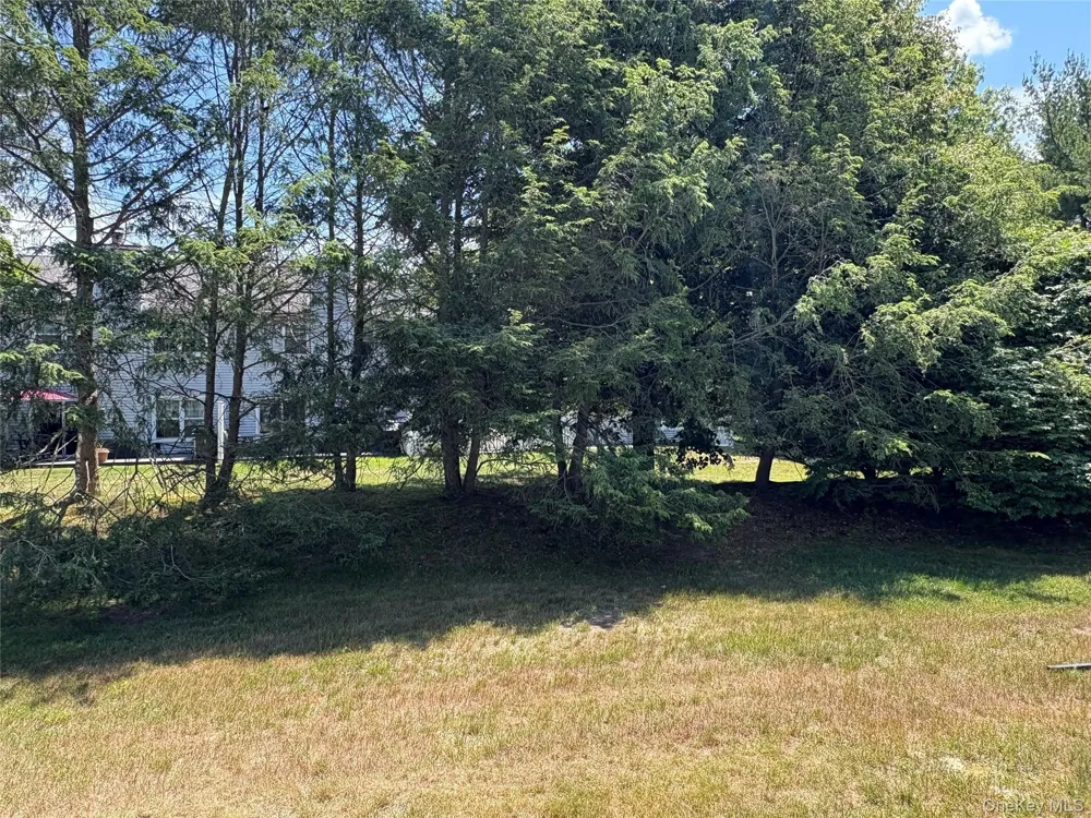 1307 Sara Circle Port Jefferson Station, NY 11776