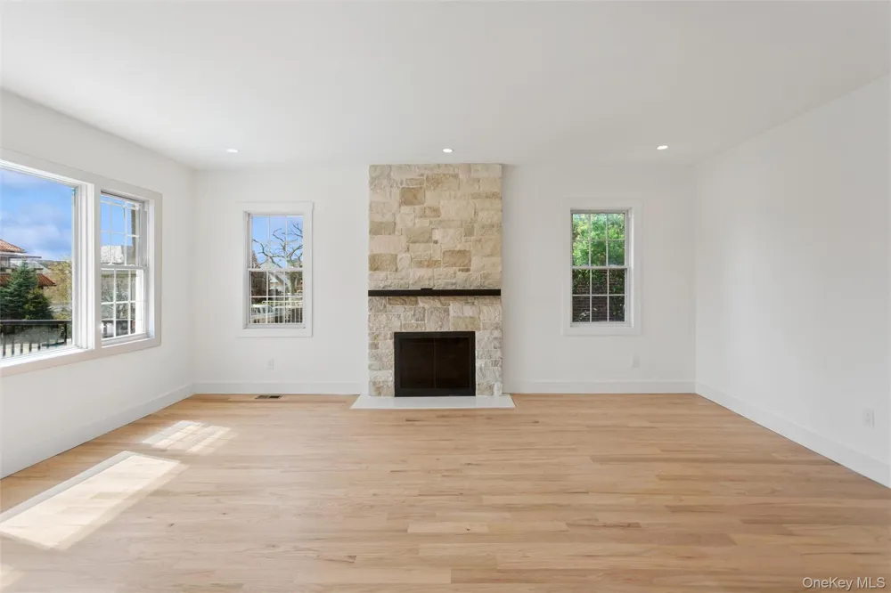 449 W Beech Street Long Beach, NY 11561