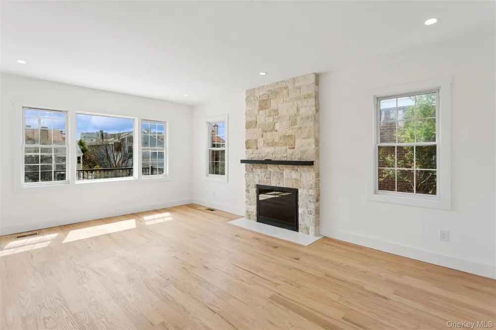 449 W Beech Street Long Beach, NY 11561
