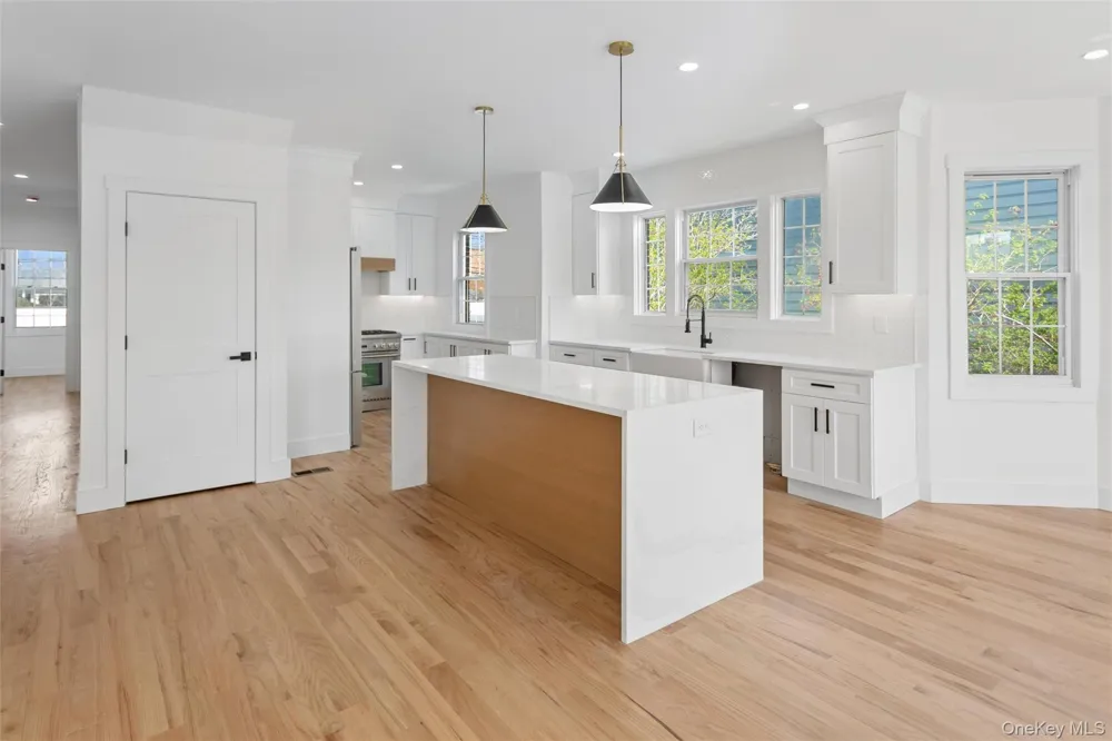 449 W Beech Street Long Beach, NY 11561