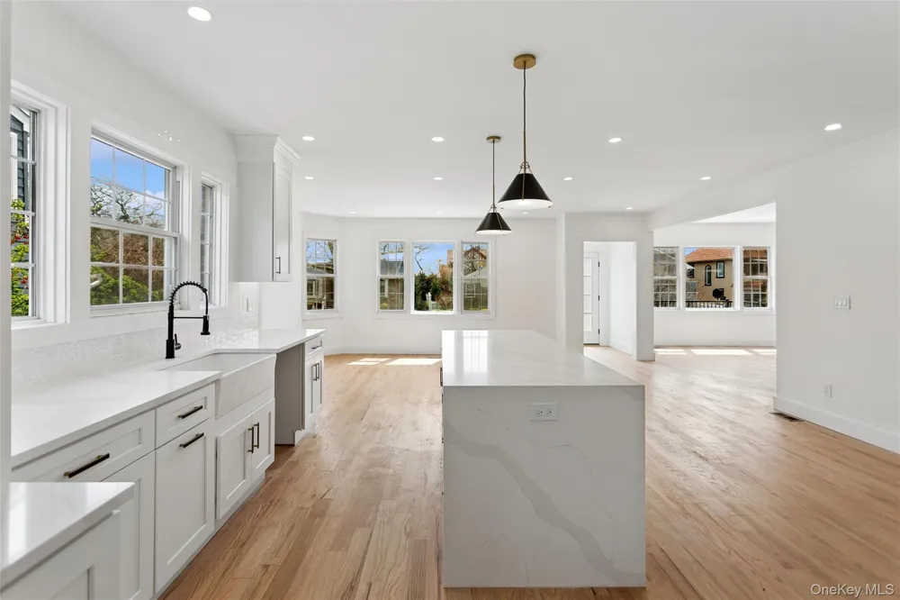 449 W Beech Street Long Beach, NY 11561