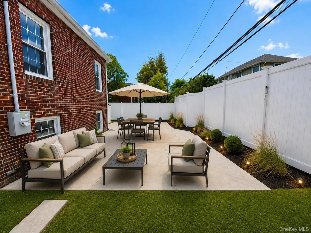 449 W Beech Street Long Beach, NY 11561