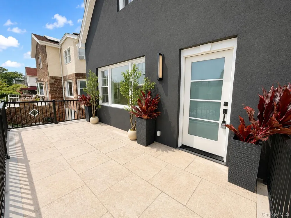 449 W Beech Street Long Beach, NY 11561
