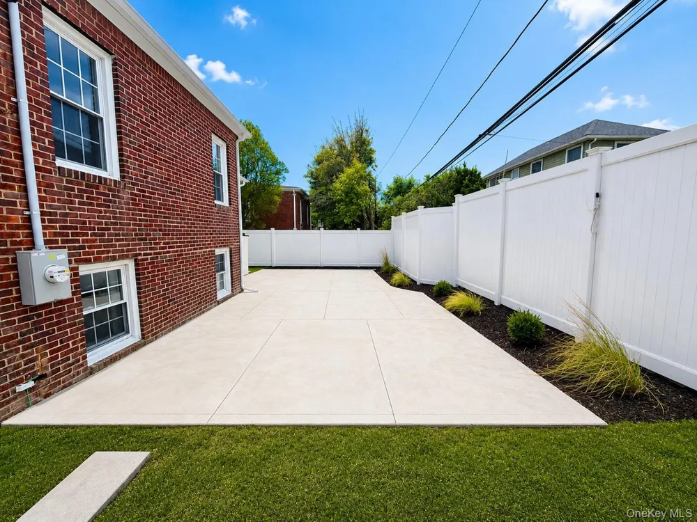449 W Beech Street Long Beach, NY 11561