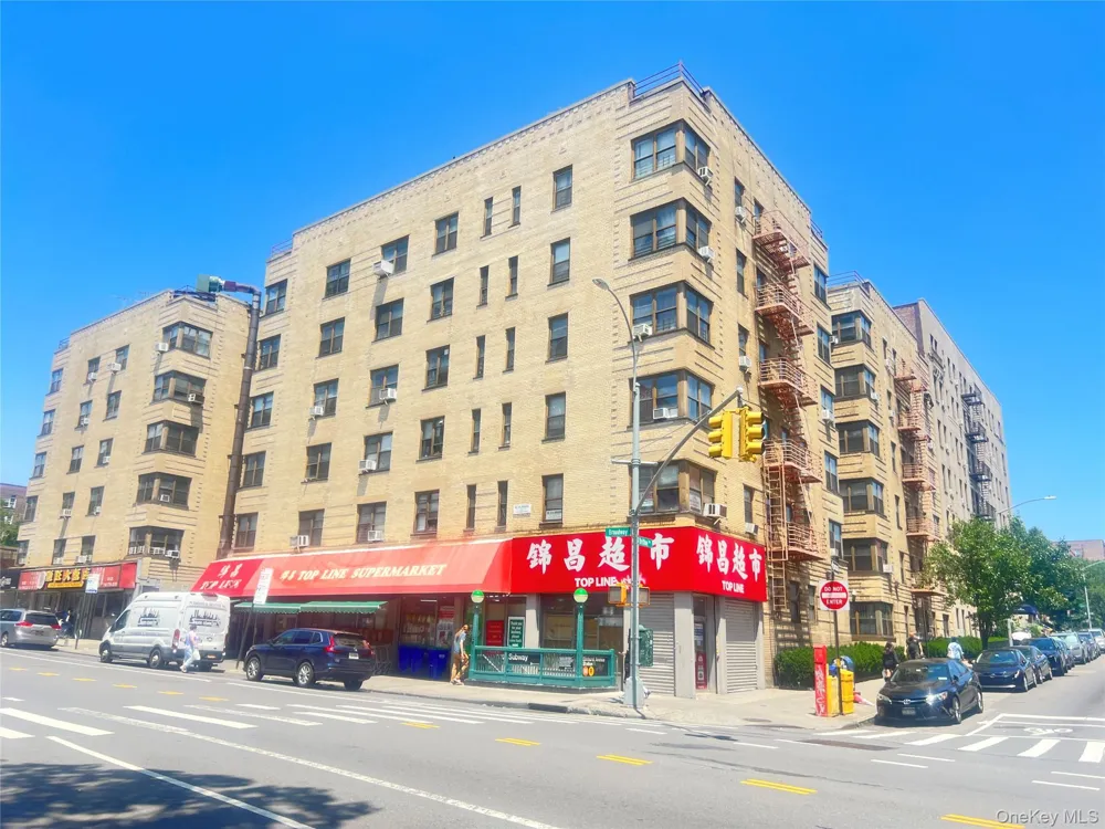 82-01 Britton Avenue #5K Elmhurst, NY 11373
