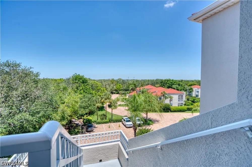 Clermont Drive #F403 Naples, FL 34109