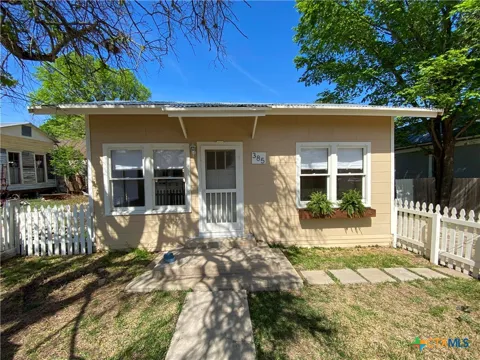 385 Comal Avenue