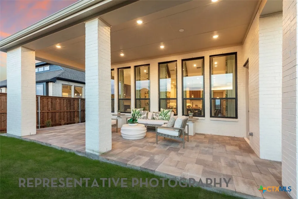 112 Post Oak Castroville, TX 78009
