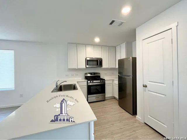 12931 KATHLEEN St Hedwig, TX 78152
