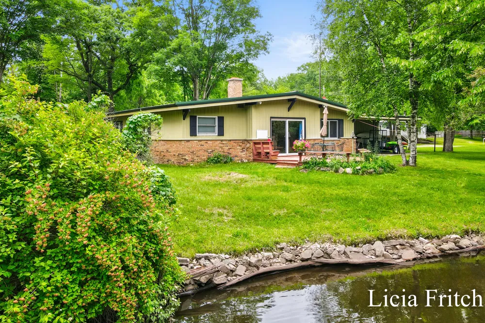9016 E M 20 Newfield Township, MI 49421