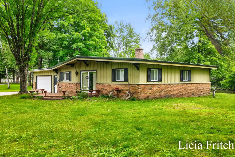 9016 E M 20 Newfield Township, MI 49421