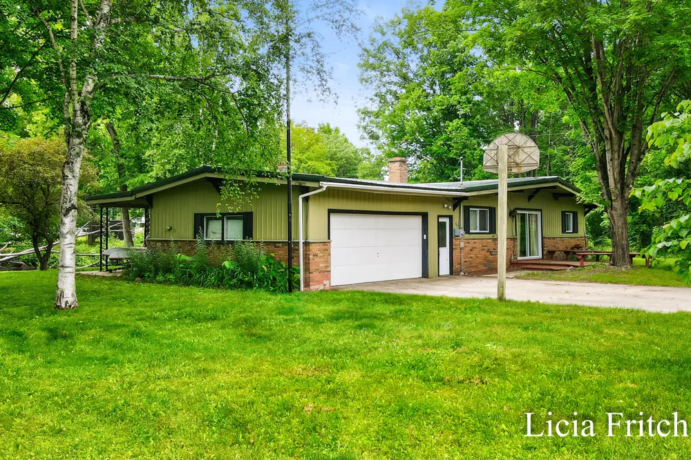 9016 E M 20 Newfield Township, MI 49421