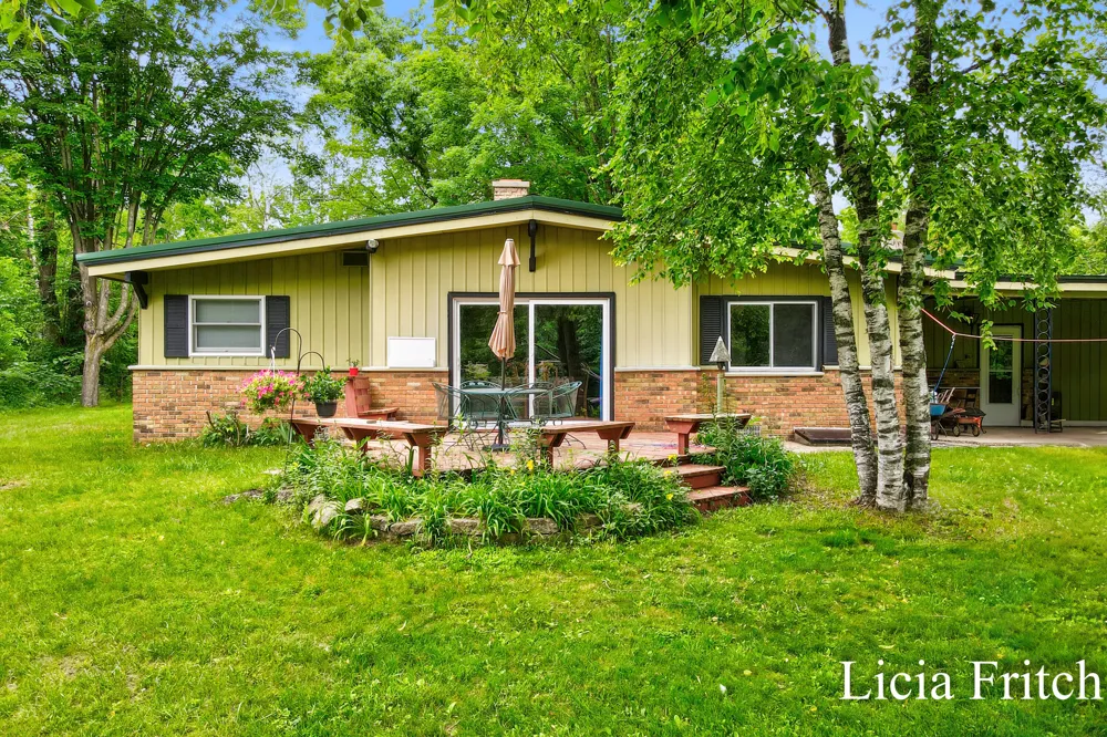 9016 E M 20 Newfield Township, MI 49421