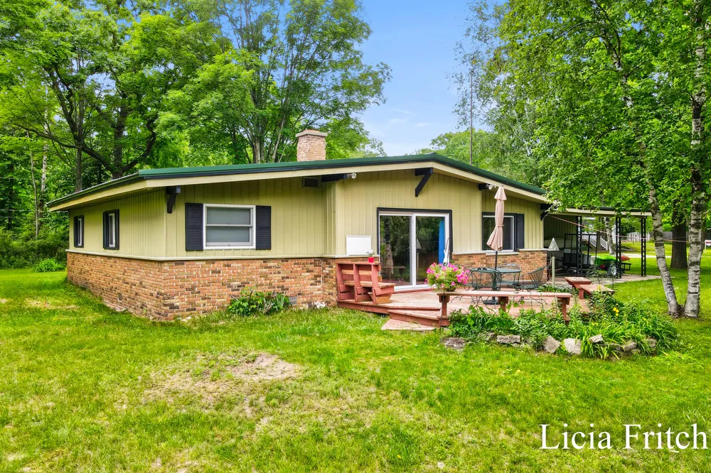 9016 E M 20 Newfield Township, MI 49421