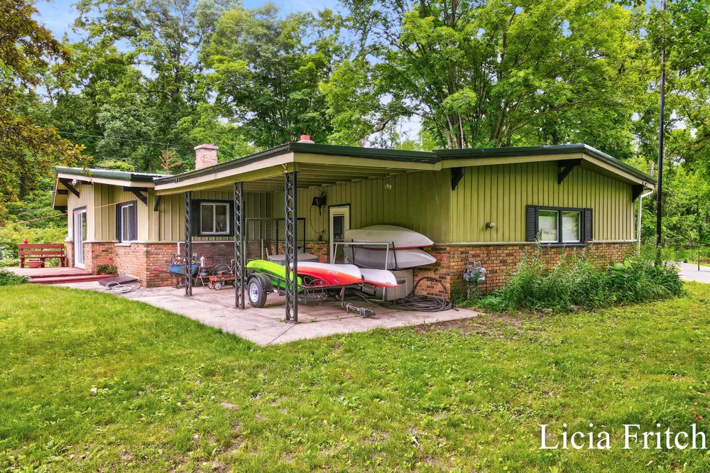 9016 E M 20 Newfield Township, MI 49421