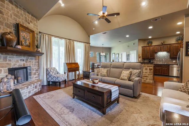 110 SANDPIPER LN McQueeney, TX 78123