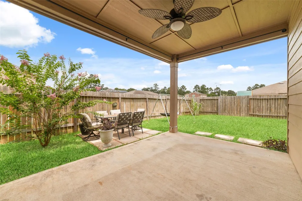 12054 Fairquarter Lane Pinehurst, TX 77362