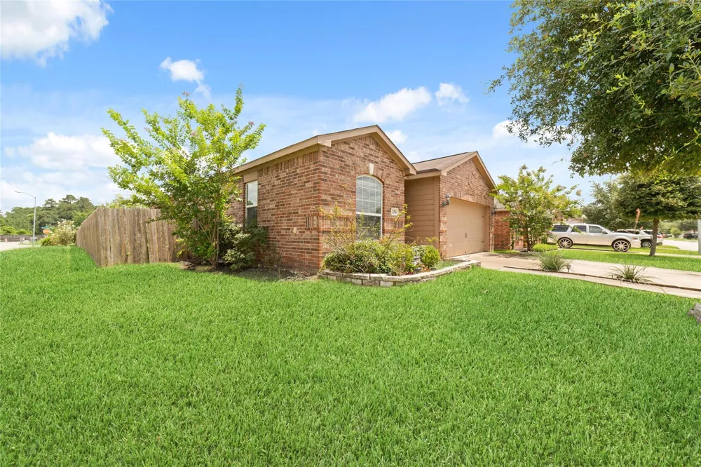 12054 Fairquarter Lane Pinehurst, TX 77362